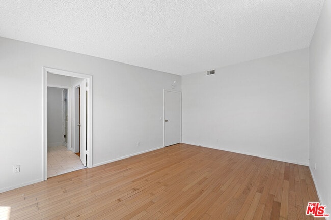 Building Photo - 3636 Oceanhill Way