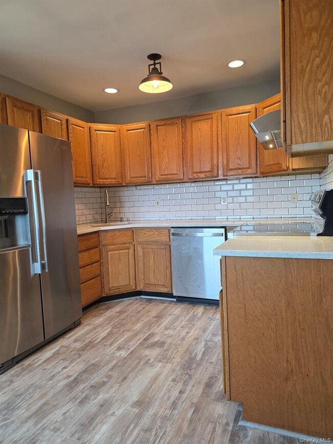 Building Photo - 96 Main St