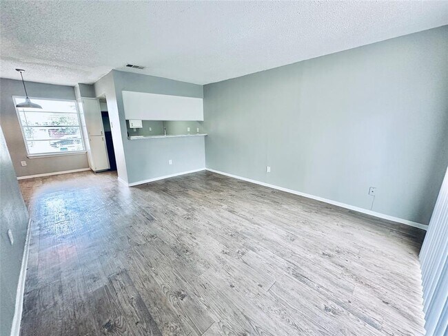 Building Photo - 1912 Valley Hill Cir