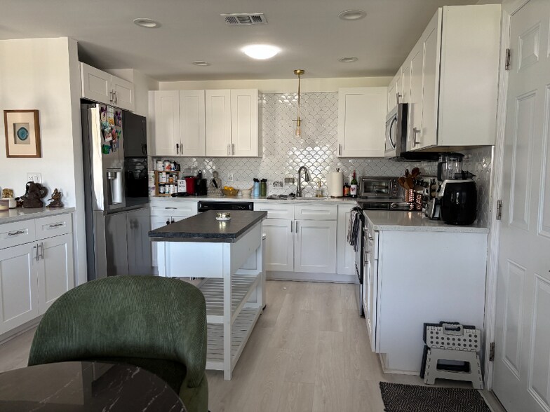 Building Photo - 3441 Fairview Dr