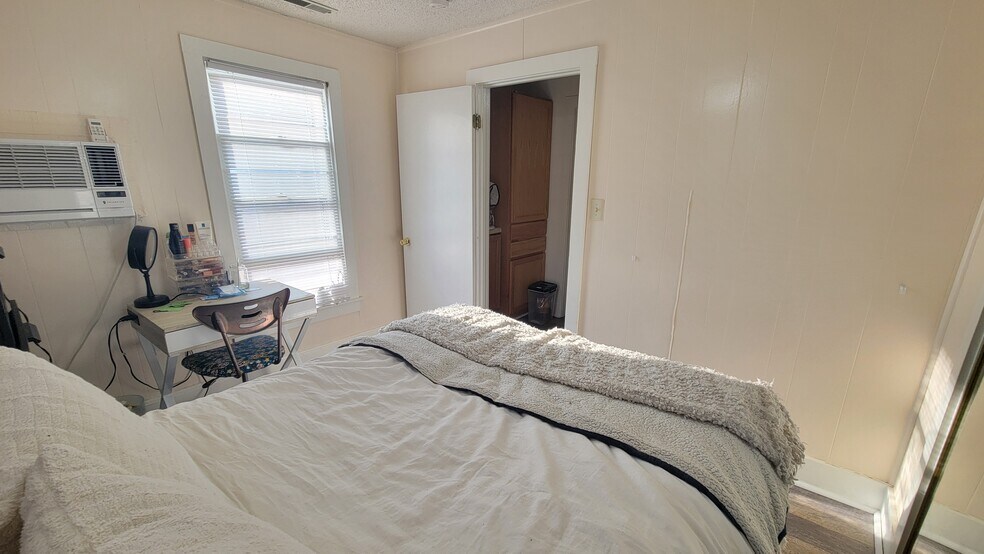 Building Photo - 1329 Connecticut St