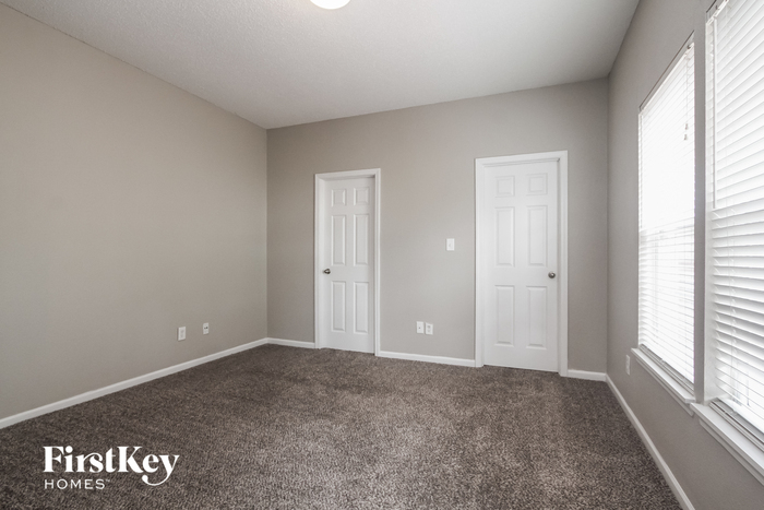 Building Photo - 8119 Corktree Dr