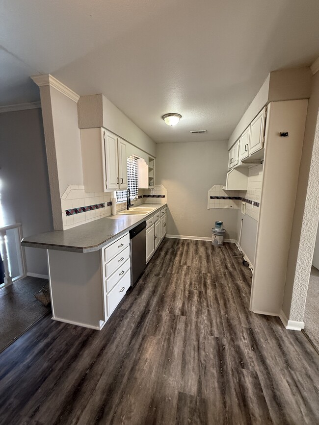 Building Photo - 1420 E 31st St S