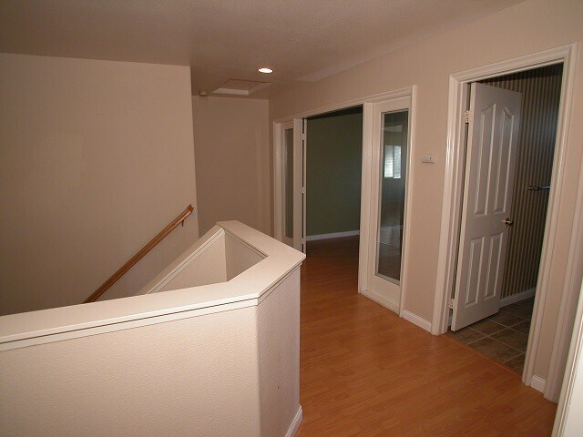 Building Photo - WOW! Great Eastlake Trails Former Model Home
