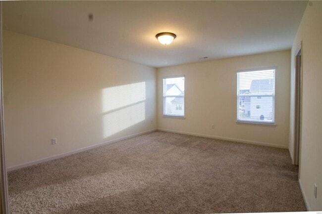 Building Photo - 3 bedroom, 2.5 bath, 2 car garage, 2 story...