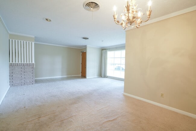 Building Photo - 1702 Ivie Lee St