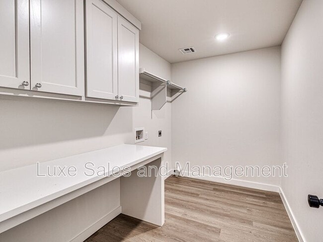 Building Photo - 618 W 2nd St