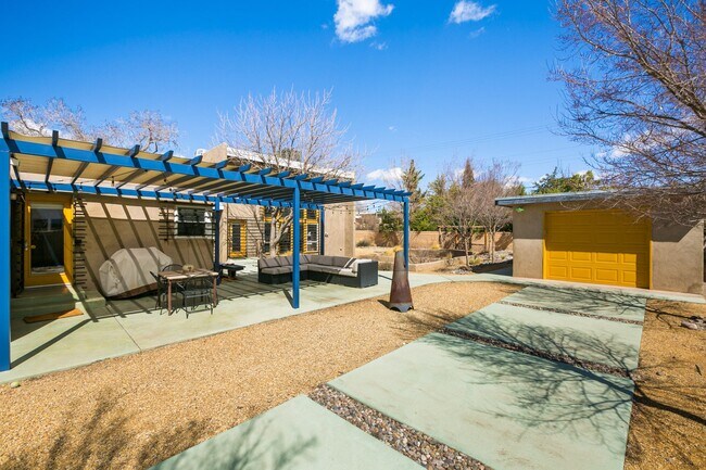 Building Photo - 610 Carlisle Blvd SE