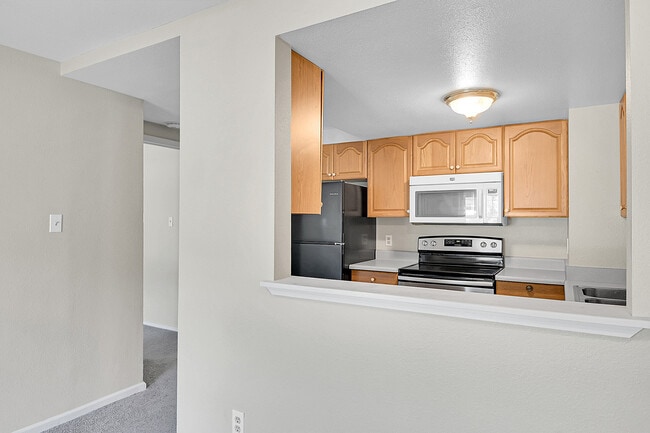 Building Photo - 836 Sleepy Hollow Dr