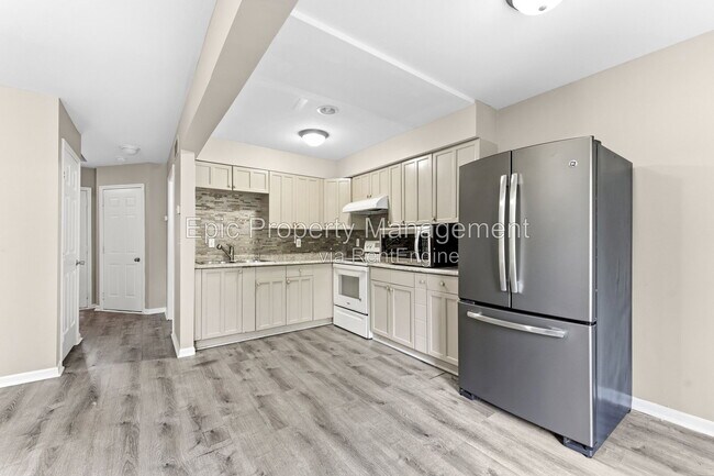 Building Photo - 473 N Hix Rd