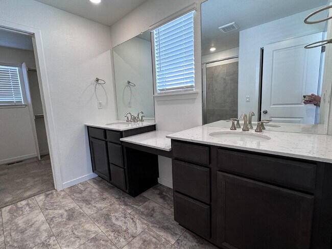 Building Photo - ~$1,000 OFF ONE MONTH'S RENT~ Stunning Thr...