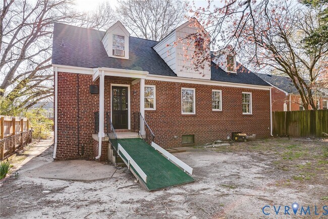 Building Photo - 1004 W 49th St
