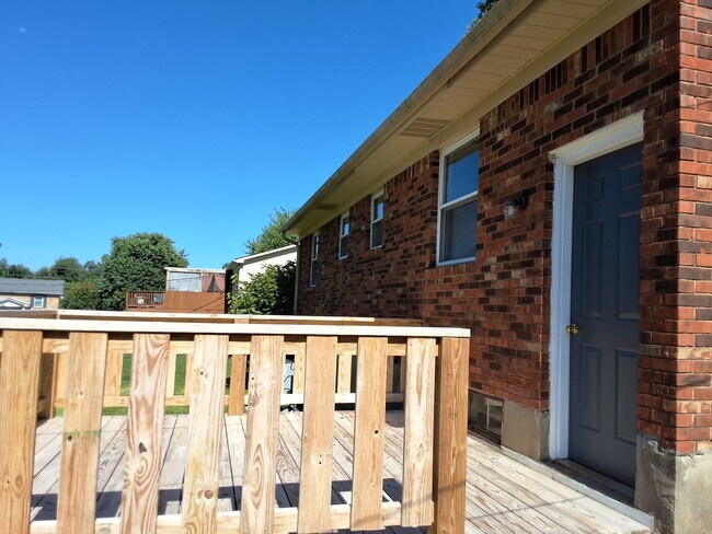 Building Photo - 111 Cherrywood Dr