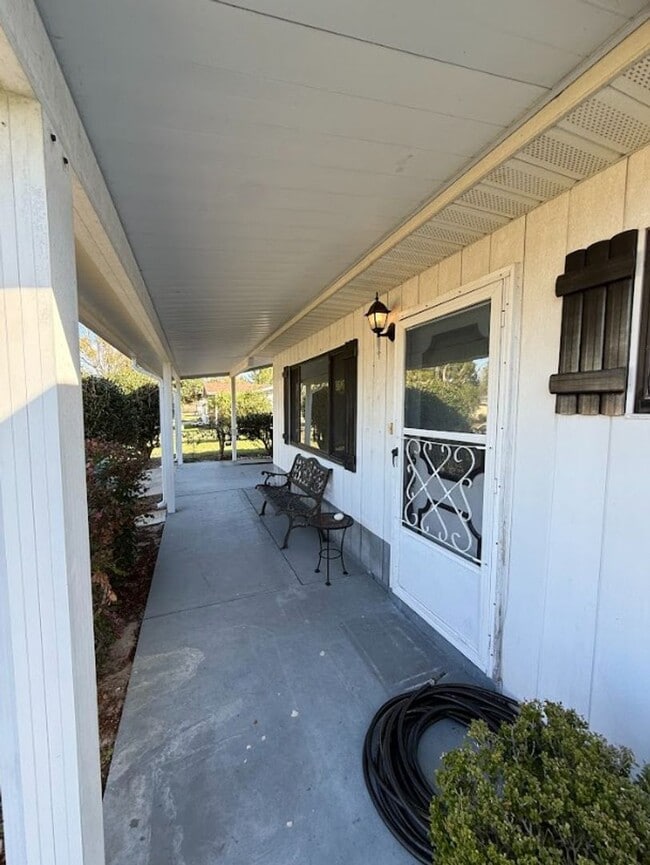 Building Photo - 10081 SW 95th Ave