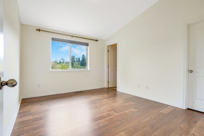 Building Photo - Beautiful 3 bed, 2 bath home in a quiet We...