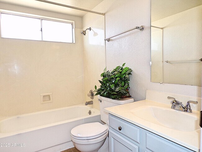 Building Photo - 4307 Plaza Vista