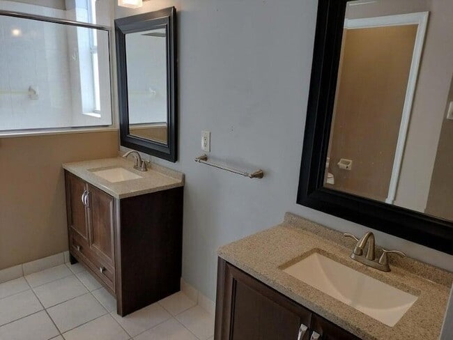 Building Photo - 5671 Sunberry Cir