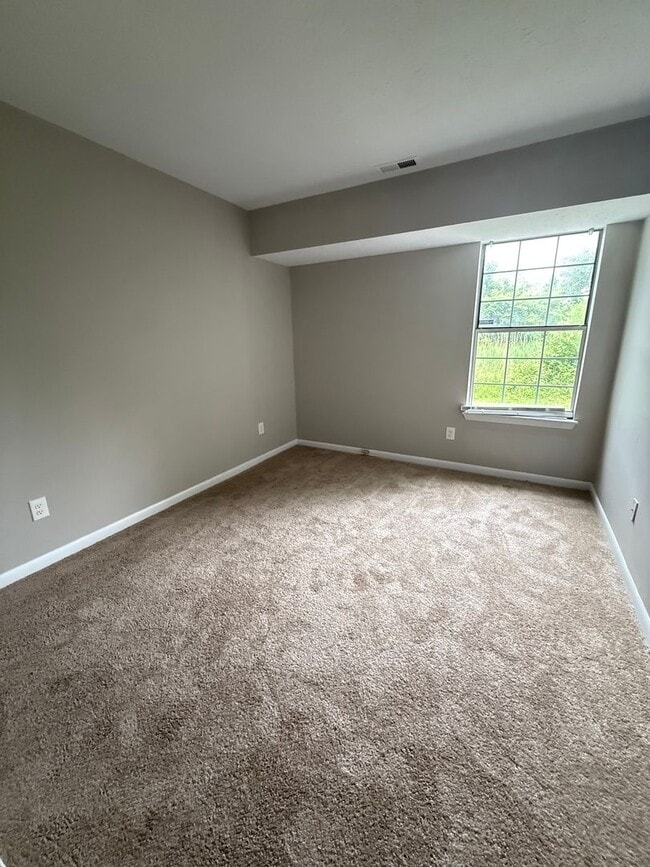 Building Photo - Beautiful Updated 3 Bedroom, 2 Bathroom To...