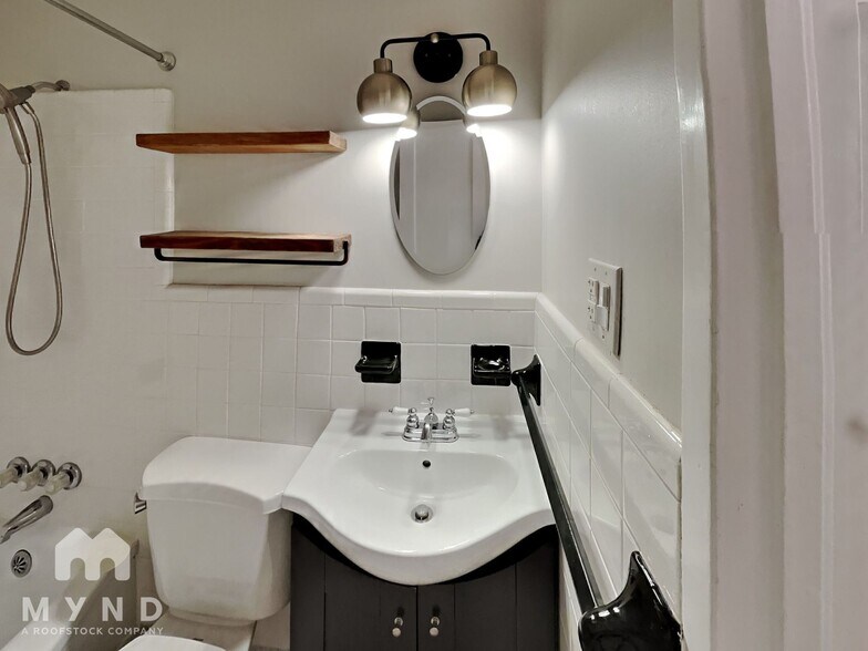 Building Photo - 3120 Skyland Dr NE