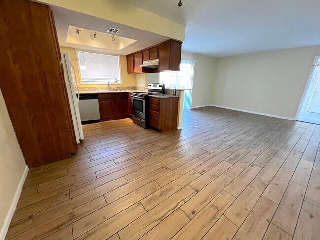 Building Photo - SPACIOUS 2bed/2bath CONDO ON FIRST FLOOR