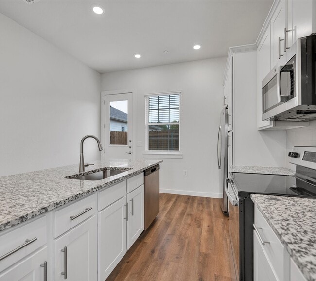 Building Photo - 2703 Rockhill Rd