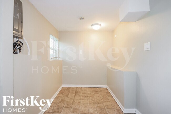 Building Photo - 122 E Lincoln Ave