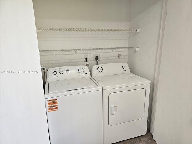 Building Photo - 2880 N Oakland Forest Dr