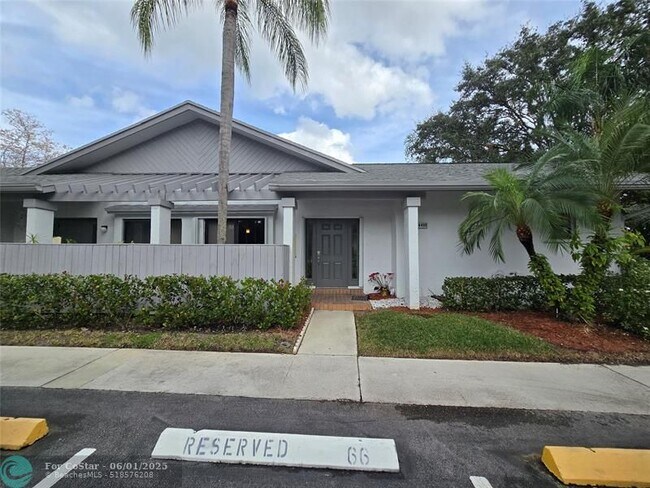 Primary Photo - 4455 Carambola Cir N
