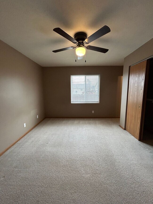 Building Photo - Spacious Millard Living with a Backyard You’ll Love