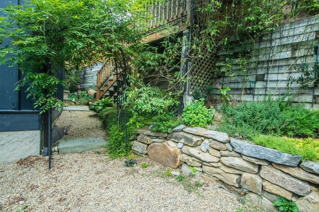 Building Photo - 125 Little Willow Cir