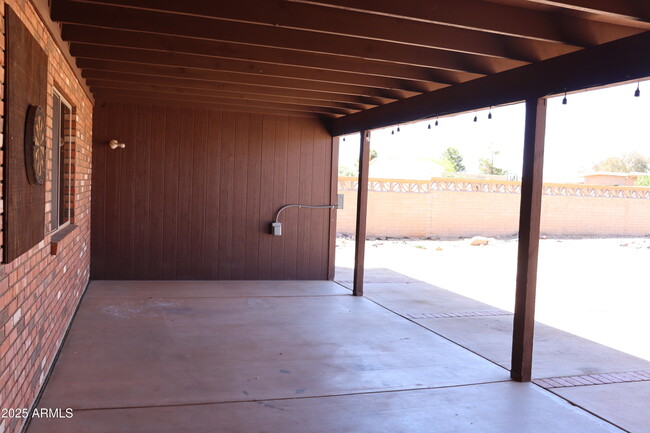Building Photo - 1841 Lexington Dr