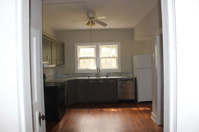 Building Photo - CHARMING HOUSE IN THE TOWN OF CLARKSVILLE VA.  MINUTES FROM SHOPPING AND ENTERTAINMENT.