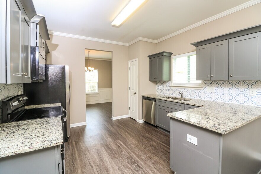 Building Photo - 646 Fieldcrest Dr
