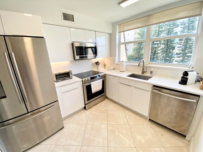 Building Photo - 3575 S Ocean Blvd