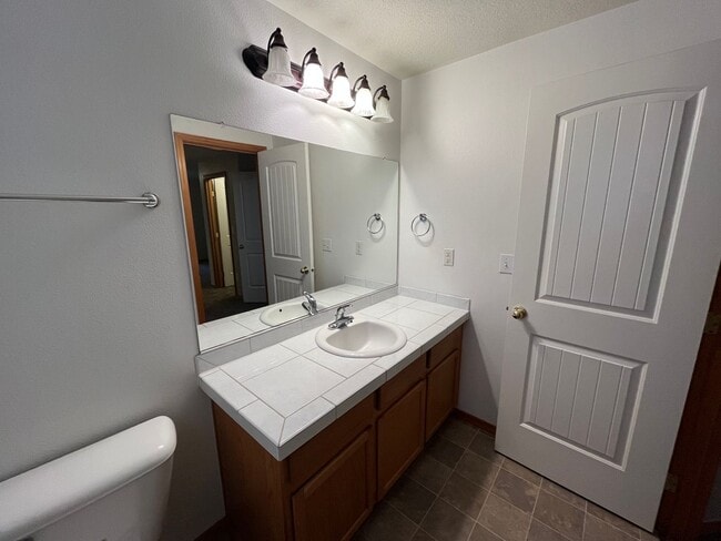 Building Photo - Brentwood Park Home - 3 Bedrooms, 2 baths 1,506 sq. ft.