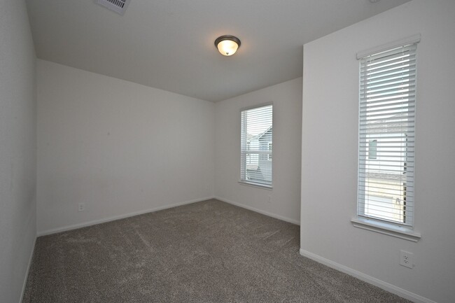 Building Photo - 4112 Farm Holw St