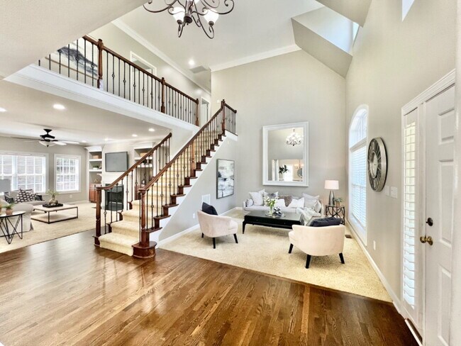 Building Photo - SPACIOUS AND CONVENIENT