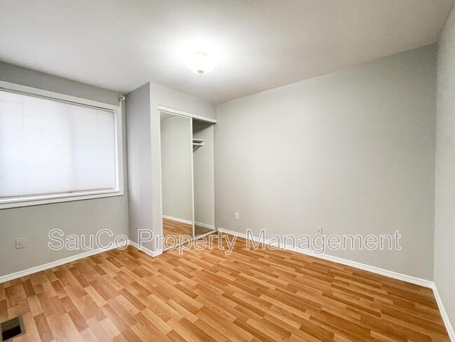 Building Photo - 1734 NE Bryant St