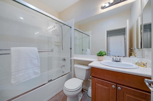 Building Photo - 895 Gaspar Vis