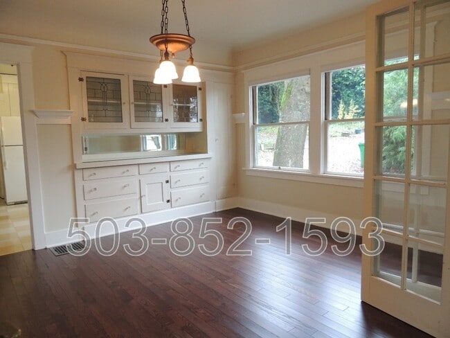 Building Photo - 122 SE 60th Ave