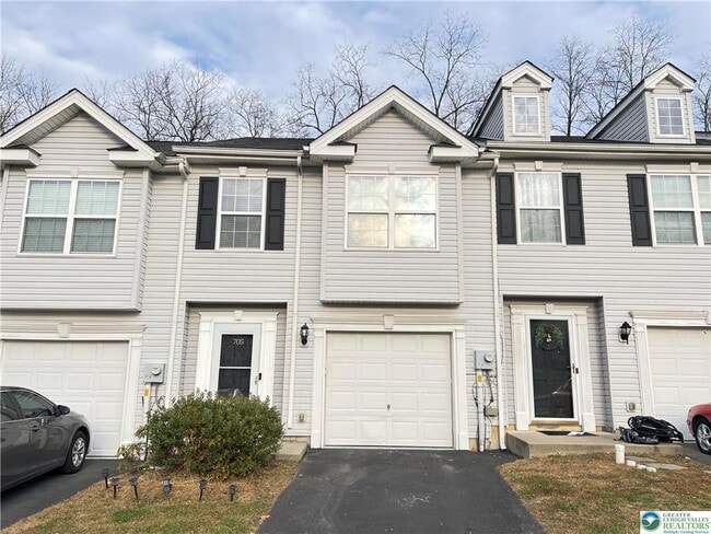 Primary Photo - 705 Blue Heron Dr