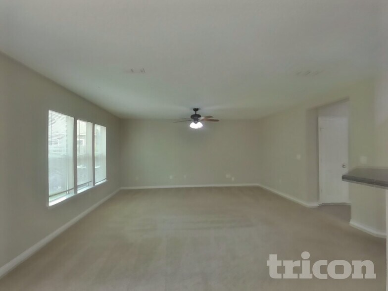 Building Photo - 12034 Alexandra Dr