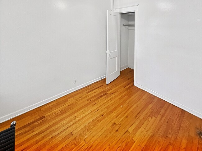 Building Photo - 1308 W Rosemont Ave