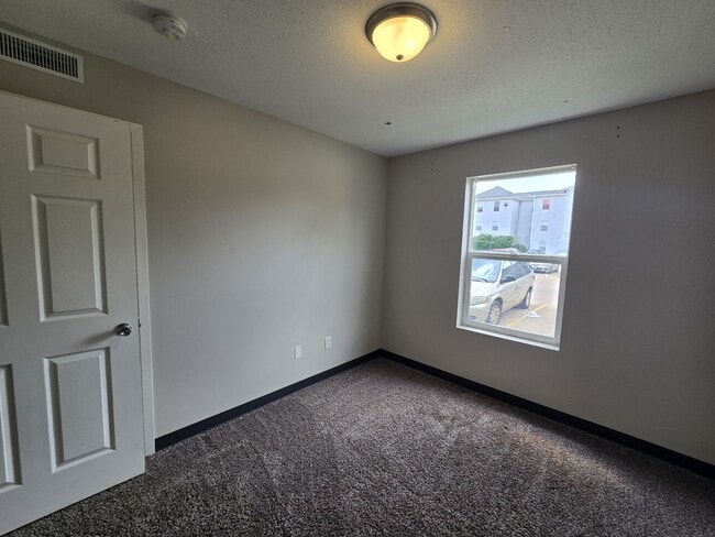 Building Photo - 60 Miller Ave SW