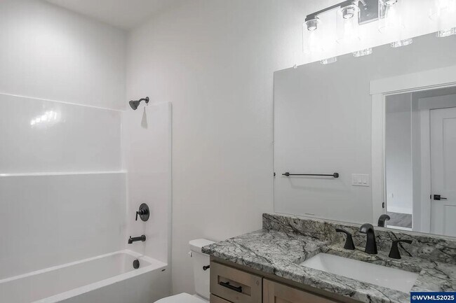 Building Photo - 4 Bedroom 2 Bath House