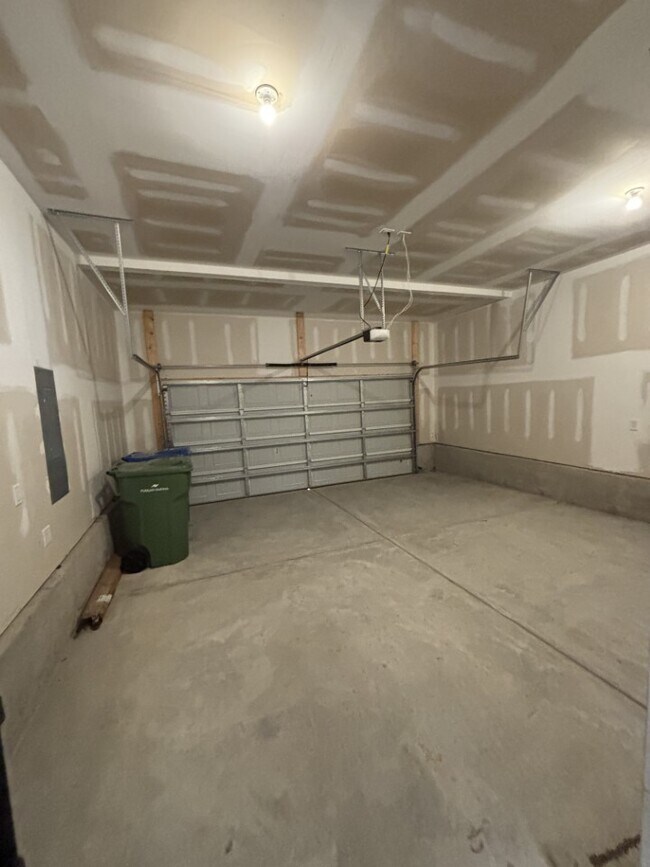 Building Photo - 301 Wilbur Lake Dr