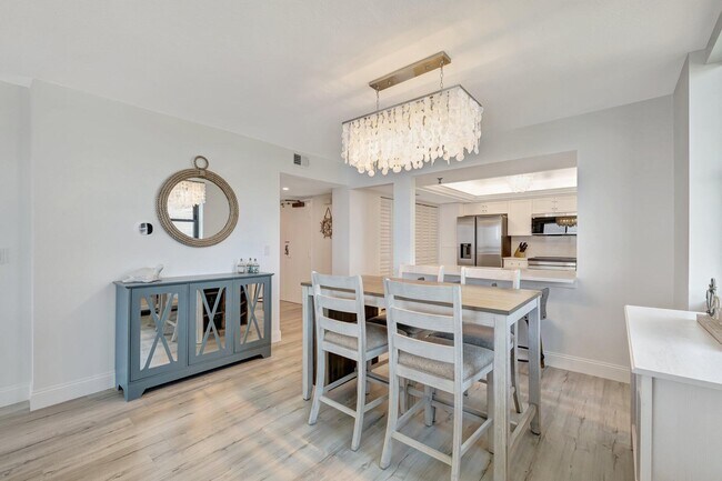 Building Photo - 3100 N Hwy A1A