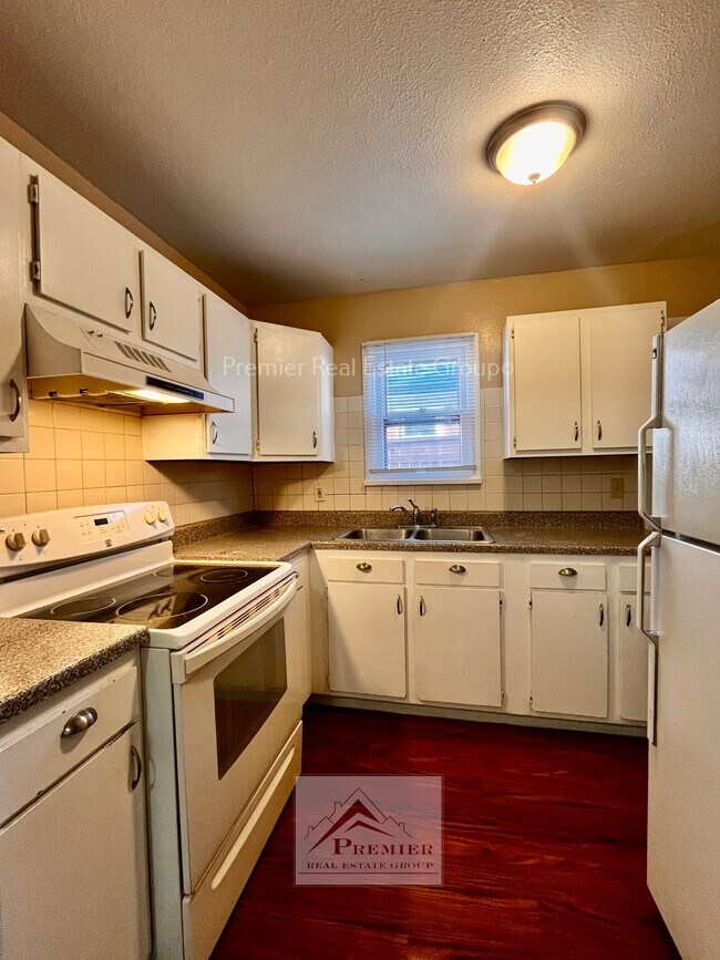 Building Photo - 218 W Ramona Ave