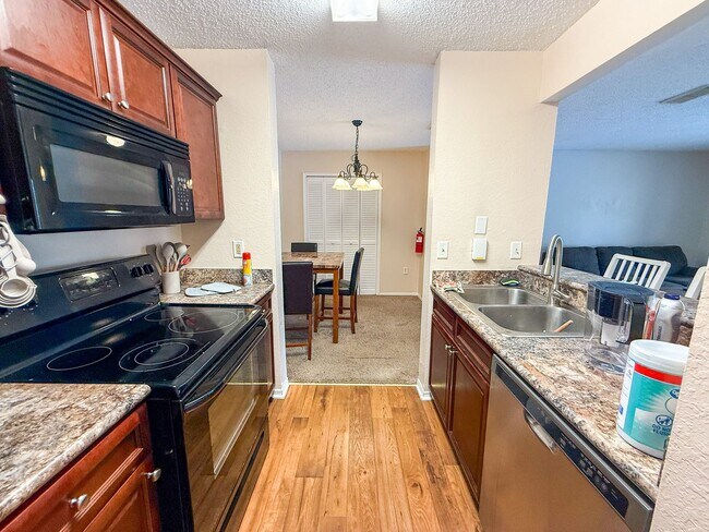 Building Photo - Windsor Park #924