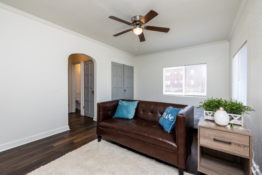 Studio, 1BA - 325SF - Living Room - Milestone Studios